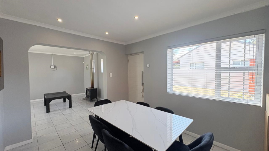 To Let 3 Bedroom Property for Rent in Capri Western Cape